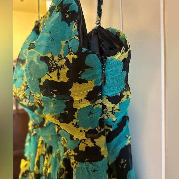 Kensie Formal Handkerchief Dress Straps/Strapless.  Size 4. - Picture 3 of 7